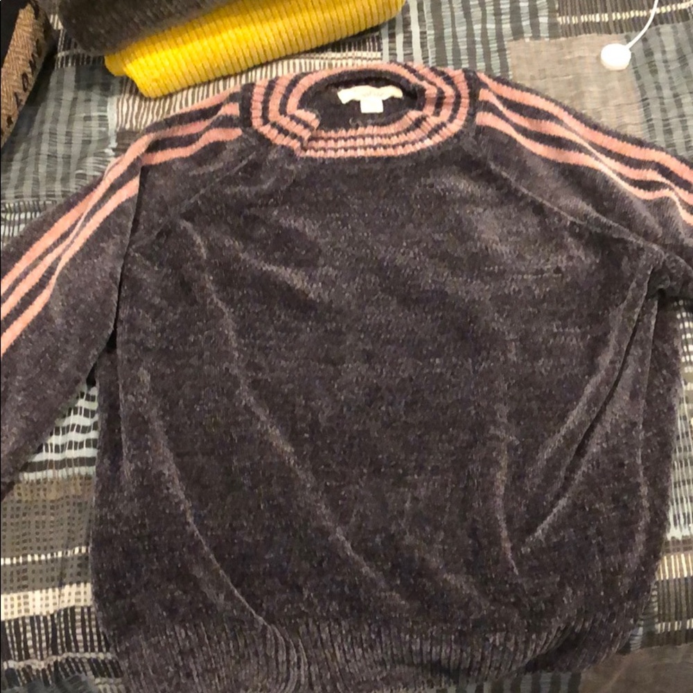 Grey with pink stripes